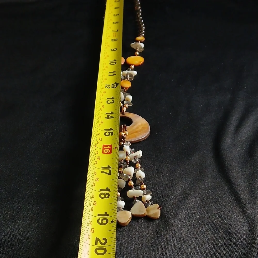 Elegant Beaded Necklace with Circular Pendant - Picture 5 of 7